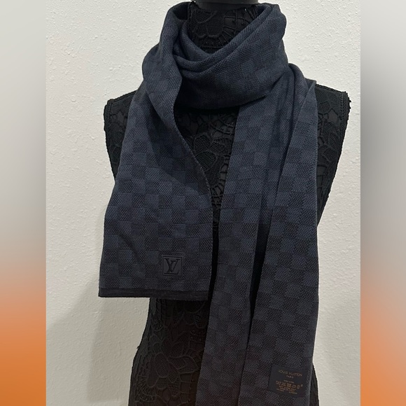 Louis Vuitton Damier Cobalt Wool Scarf (Men’s) - Preloved - Picture 6 of 9